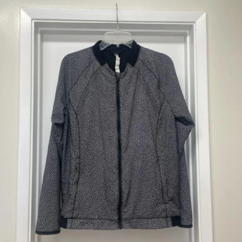 LULULEMON Hit It Jacket Frozen Fizz Black White EUC - Picture 6 of 14
